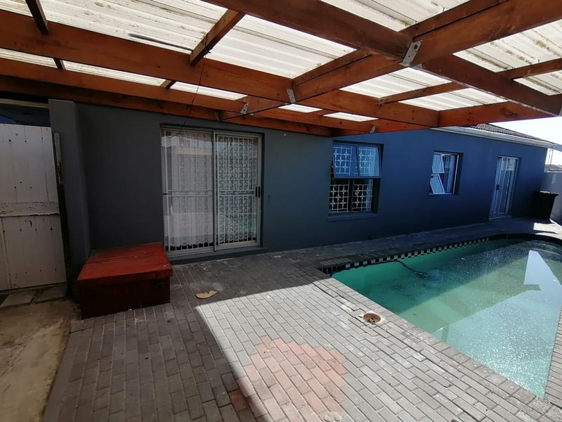 To Let 2 Bedroom Property for Rent in Pelikan Park Western Cape